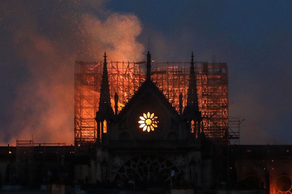 Liveblog: Pariser Kathedrale Notre-Dame Steht In Flammen - Panorama ...