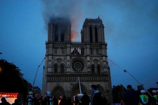 Fotos: Grobrand in der Pariser Kathedrale Notre-Dame