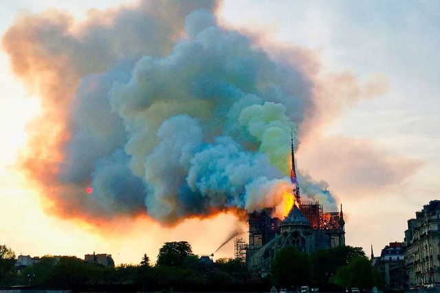 Das Grofeuer im Herzen von Paris bewe...it war es der ARD trotzdem nicht wert.  | Foto: AFP