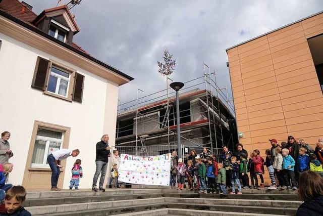 Au feiert das Richtfest fr den Kindergartenanbau