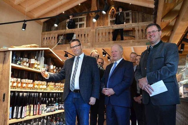 Minister Peter Hauk besucht den Dorfladen in Schweighausen