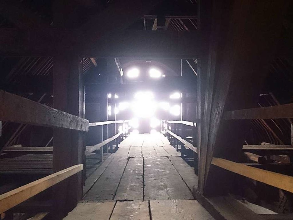 ber den hlzernen Dachstuhl geht es zum Spitzturm.  | Foto: Anika Maldacker