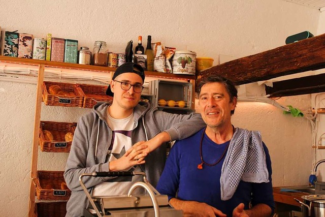 Milan Niemann und sein Vater Rolf Heitbrink sind die Betreiber des Caf Karl.  | Foto: Julia Stulberg