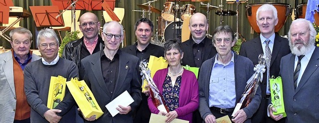 Viele treue Mitglieder, zum Teil sind ...t der Harmonikaverein Hofweier geehrt.  | Foto: Wolfgang Knstle