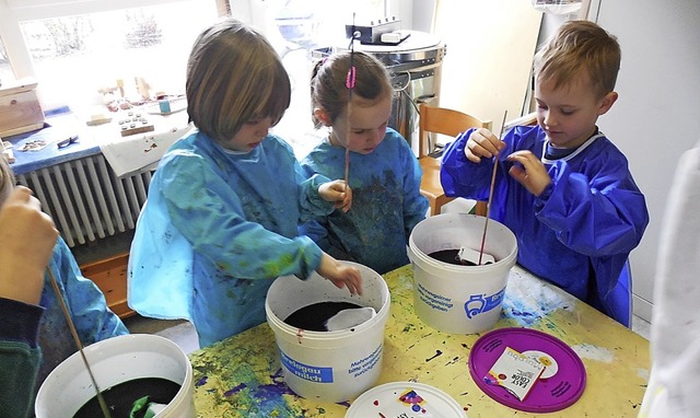 <BZ-FotoAnlauf>Frbelkindergarten:</BZ... Kinder Freude am Frben von Stoffen.   | Foto: Kindergarten