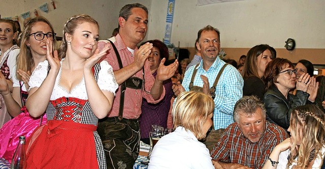 Auch die lokale Polit-Prominenz lie s...udi beim Frhschoppen nicht entgehen.   | Foto: Ralph Lacher