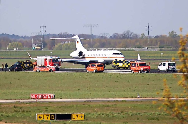 Der Problem-Jet vom Typ Global 5000 de...Flughafen Schnefeld an der Rollbahn.   | Foto: dpa