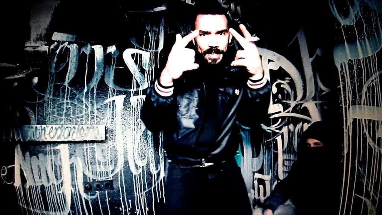 Philipp Diemand aus Lenzkirch-Saig rap...erem auch ber das Leben auf dem Dorf.  | Foto: Fabian El_Underburn City Shot