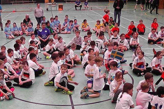 Junge Handballer tragen in Denzlingen eine Mini-Weltmeisterschaft aus