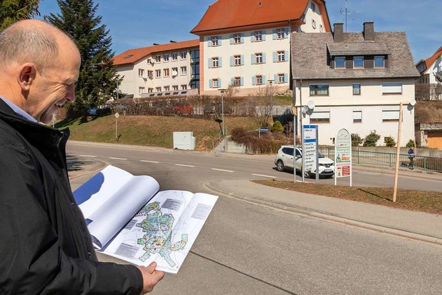 Brgermeister Christian Behringer hat ...essanierungsprogramm endlich geklappt.  | Foto: Wilfried Dieckmann