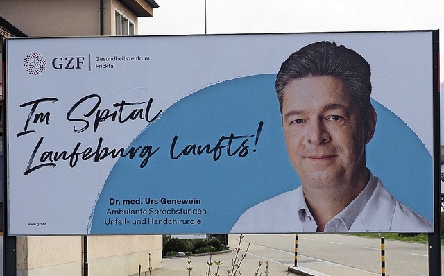 Auf Plakatwnden wirbt das Gesundheits...n, die das Spital Laufenburg prgen.    | Foto: Thomas Wehrli