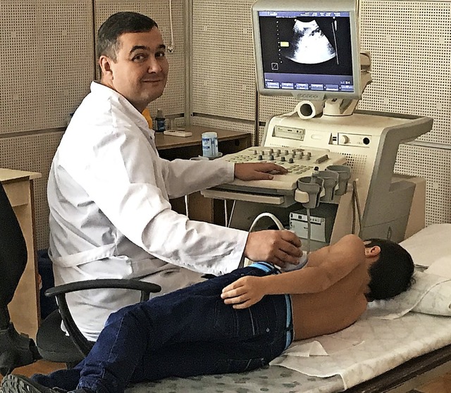In der Kiewer Strahlenklinik freut man... wiederhergestellte Ultraschallgerät. | Foto: Harms In der Kiewer Strahlenklinik freut man... wiederhergestellte Ultraschallgerät. | Foto: Harms