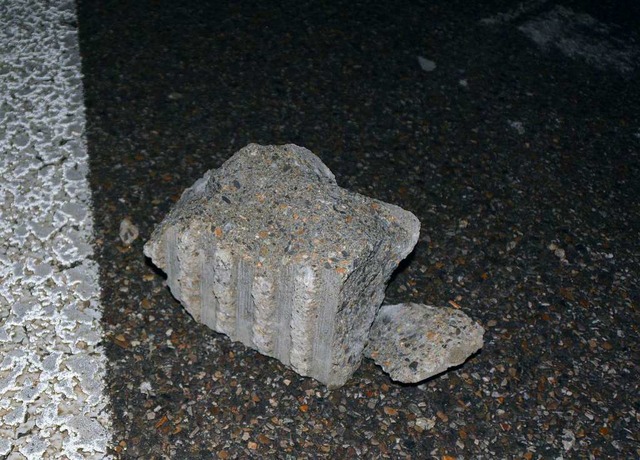 Kinder und Jugendliche haben Steine au...6 in Rheinfelden geworfen (Symbolbild)  | Foto: dpa