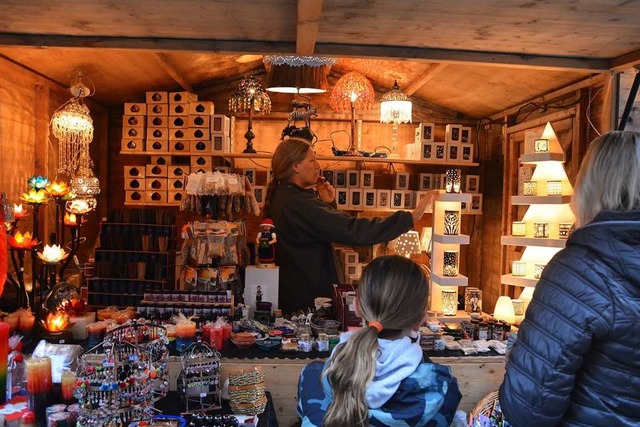 Die Beschicker des Lrracher Weihnachtsmarkts mssen knftig mehr bezahlen  | Foto: Barbara Ruda