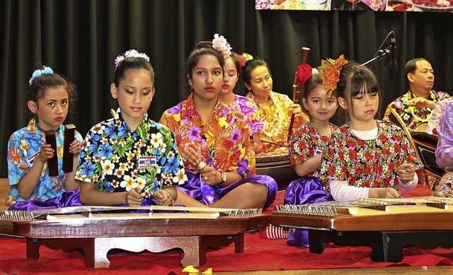 Thailndische Musikgruppe beim Songkranfest in der Festhalle Kollnau.   | Foto: Karin Heiss