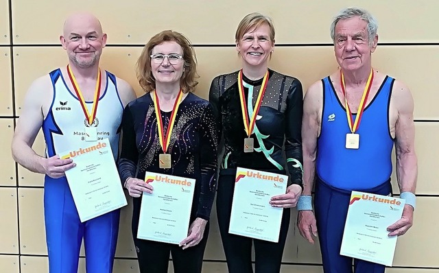 Frank Brauhardt, Andrea Drayss, Sari Z...iorenmeisterschaften  vier Medaillen.   | Foto: Verein