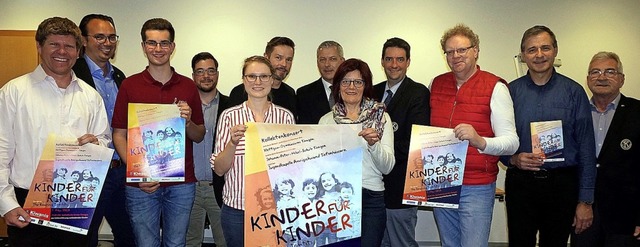 Mit Plakaten laden Organisatoren und V...Herrmann,  Martin Umrath, Peter Rau.    | Foto: Freudig