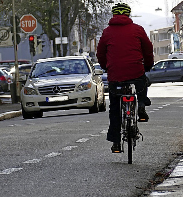 Das Miteinander von Radfahrern, Autos ... geregelt werden, findet eine Leserin.  | Foto: Peter Gerigk