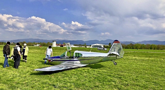 Am Freitag muss ein Flugzeug in Bremgarten notlanden.   | Foto:  Feuerwehr Bad Krozingen