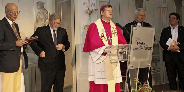 Mit mehreren Hundert Christen feierten...stermontaggottesdienst im Europa-Park.  | Foto: Adelbert Mutz