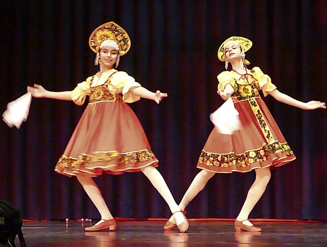 Auch russische Folklore floss in das P...mer ein, wie im Kurhaus zu sehen war.   | Foto: Anne Freyer