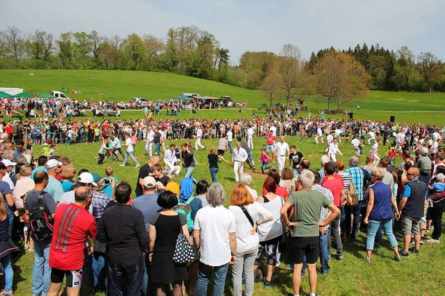 Das Eierspringen ist ein richtiges Volksfest  | Foto: Anja Bertsch