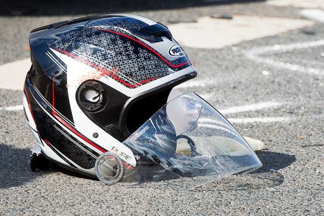 Vielen Bikern rettet der Helm das Leben; hier ein Archivbild.  | Foto: dpa