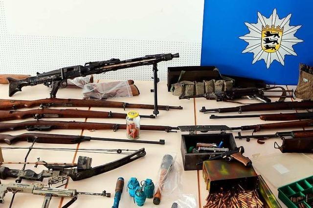 332 Waffen konfisziert: Behörden entwaffnen Reichsbürger