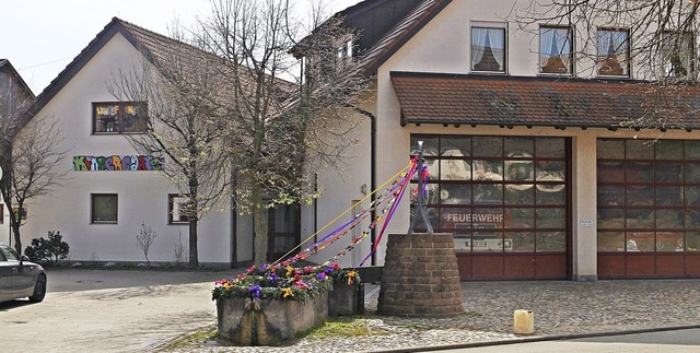 Der Schallbacher Kindergarten (links i...e Feuerwehr (rechts) mit 56850 Euro.    | Foto: Rolf Rhein