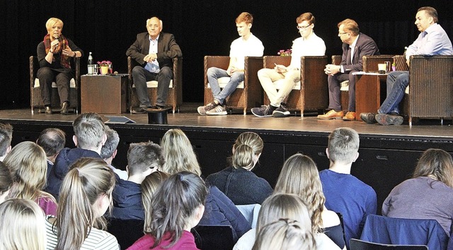 Diskussion zwischen Schlern und Abgeordneten.   | Foto: Hopfener