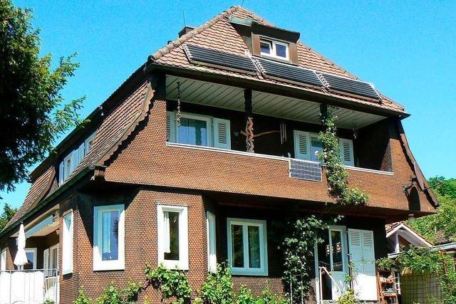 Am Leuselhardt in Lrrach steht ein historisches Holzhaus
