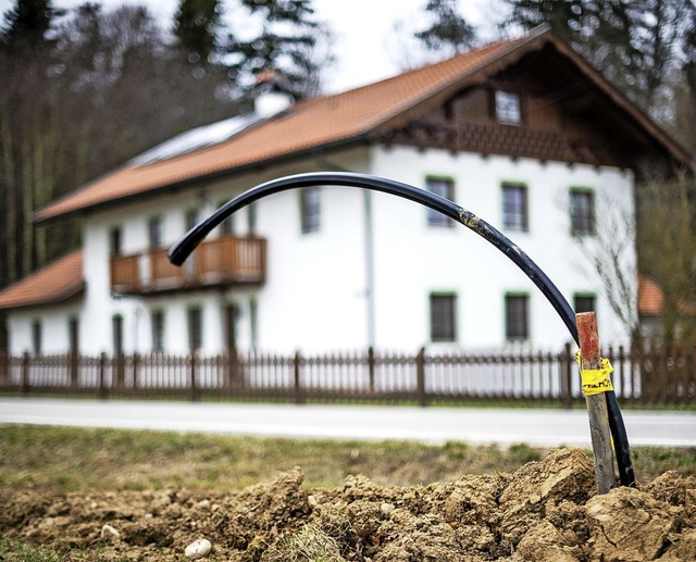 Das schnelle Internet soll auch die Gebude in den Auenbereichen erreichen.   | Foto: dpa