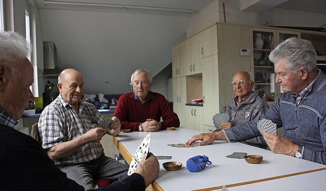 Fnf Bahlinger beim Cego-Spiel: Heinz ... Rie und Richard Sommer (von links).   | Foto: Christiane Franz