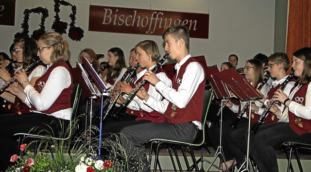 Die Bischoffinger  Winzerkapelle begeisterte die Besucher in der Festhalle.  | Foto: Herbert Trogus