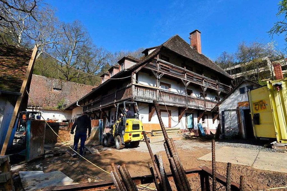 Das alte Gemäuer war schon zum Abriss freigegeben, der Aufschrei war groß. Dann zogen die Firma Sutter3, die Stadt Freiburg, Stiftungen und Denkmalschützer an einem Strang. (Foto: Thomas Kunz) Das alte Gemäuer war schon zum Abriss freigegeben, der Aufschrei war groß. Dann zogen die Firma Sutter3, die Stadt Freiburg, Stiftungen und Denkmalschützer an einem Strang. (Foto: Thomas Kunz)