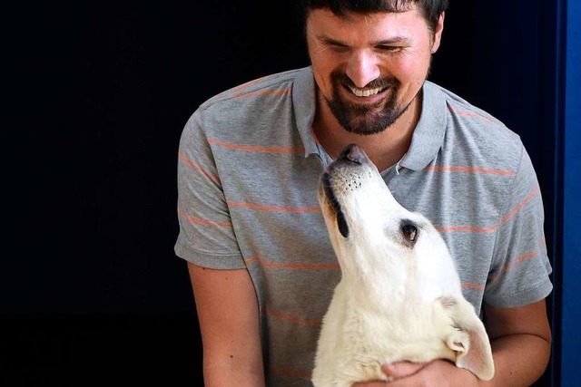 Ramon Kathrein mit seinem Blindenhund Juli.  | Foto: Thomas Kunz