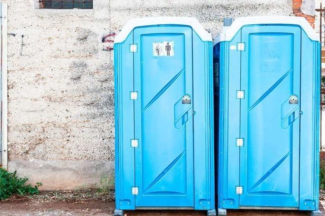Unbekannte Tter randalieren in Denzlingen – und werfen eine mobile Toilette um