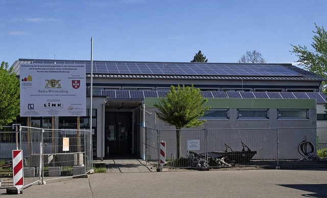 Die Sanierung der Alemannenhalle in Eschbach schreitet voran.   | Foto: Volker Mnch