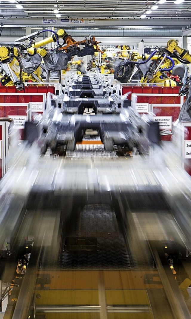 Schon heute sind viele Produktionslinien hoch automatisiert.   | Foto: DPA