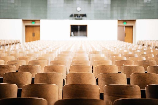 Jeden Donnerstag werden in diesem Somm...egiengebude 1 Hrsaal 1009 angeboten.  | Foto: Nathan Dumalo | unsplash.com