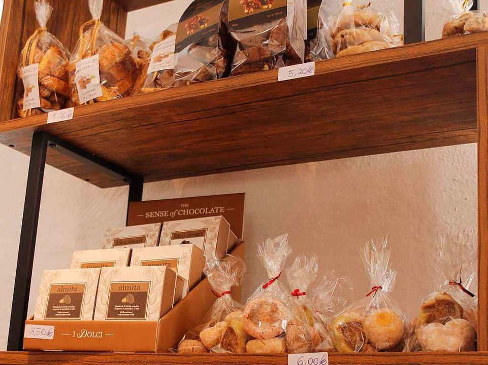 Im Caf gibt es auch Leckereien aus Italien zu kaufen.  | Foto: Anika Maldacker