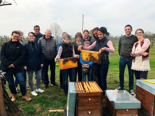 Ein Kurs des Imkervereins Glottertal h..., wie man sich am Bienenstock verhlt.  | Foto: Imkerverein