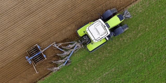 Es macht Sinn, teure landwirtschaftlic...emeinsam einzukaufen und einzusetzen.   | Foto: dpa