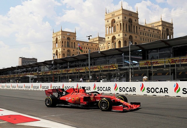 Sebastian Vettel im Training auf dem Stadtkurs in Baku   | Foto: dpa