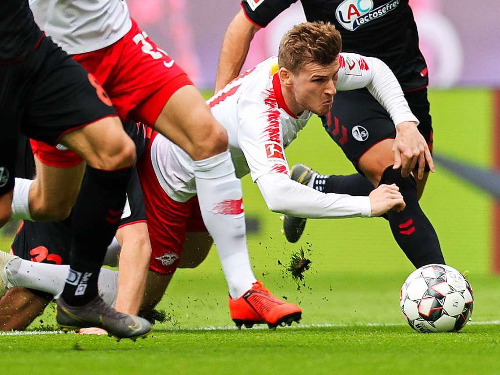 Auf dem Weg auf den Boden: Timo Werner fllt.