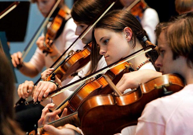 Die Violine gehrt an der Jugendmusiks...erg zu den beliebtesten Instrumenten.   | Foto: Dpa