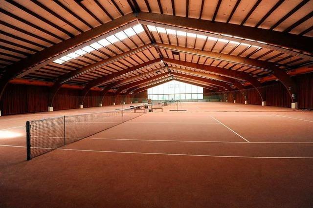 Tennis oder Indoor-Fuball? Streit um Nutzung der Nimburger Tennishalle