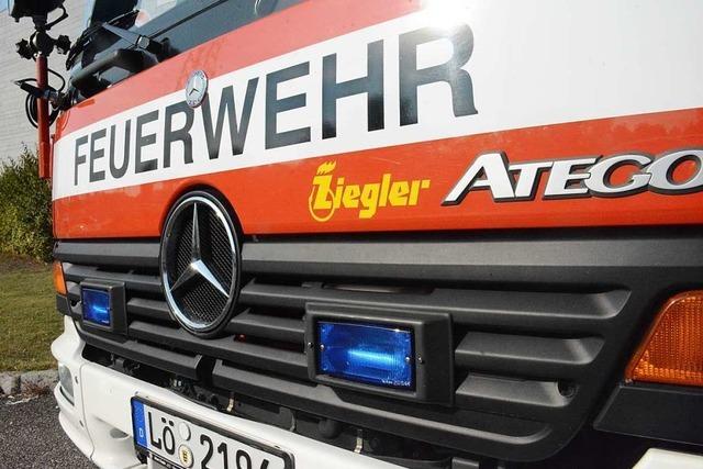 Brand in einem Hochhaus der Salzertstrae lst Groeinsatz der Feuerwehr aus