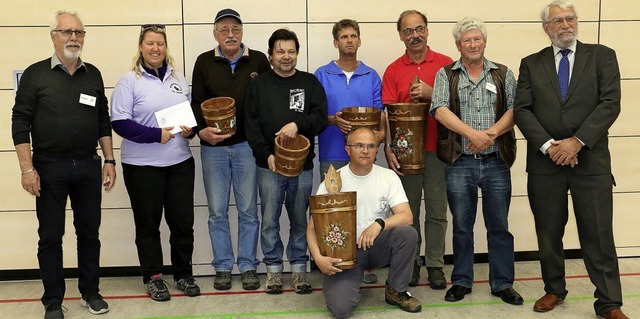 Der Vorsitzende Anton Huber (Zweiter v...ch, Oberhof und Pulversheim (vorne).    | Foto: Irmgard Kaiser