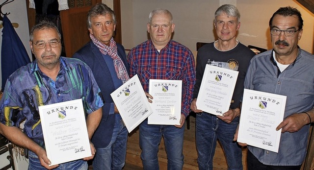 Geehrte und neue Ehrenmitglieder fr 4...er, Hans Georg Schneider und Kurt Haas  | Foto: Johannes Sonnenberg